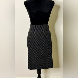 Elle classic polka dot skirt. Size large. Excellent condition